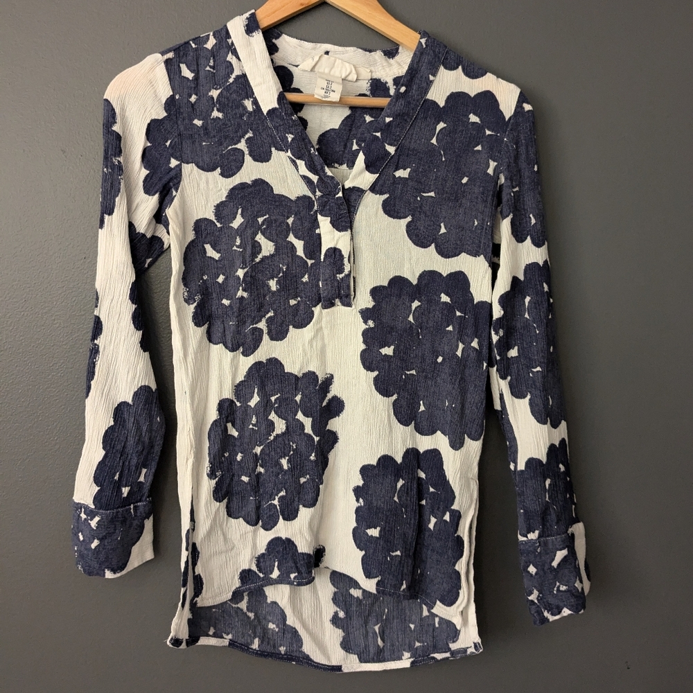 V neck lightweight floral blouse